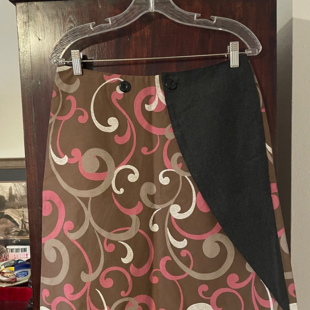 Skirt - Picture 2 of 6